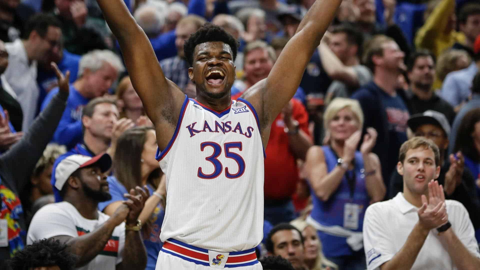 Kansas trema nel finale ma batte Michigan State