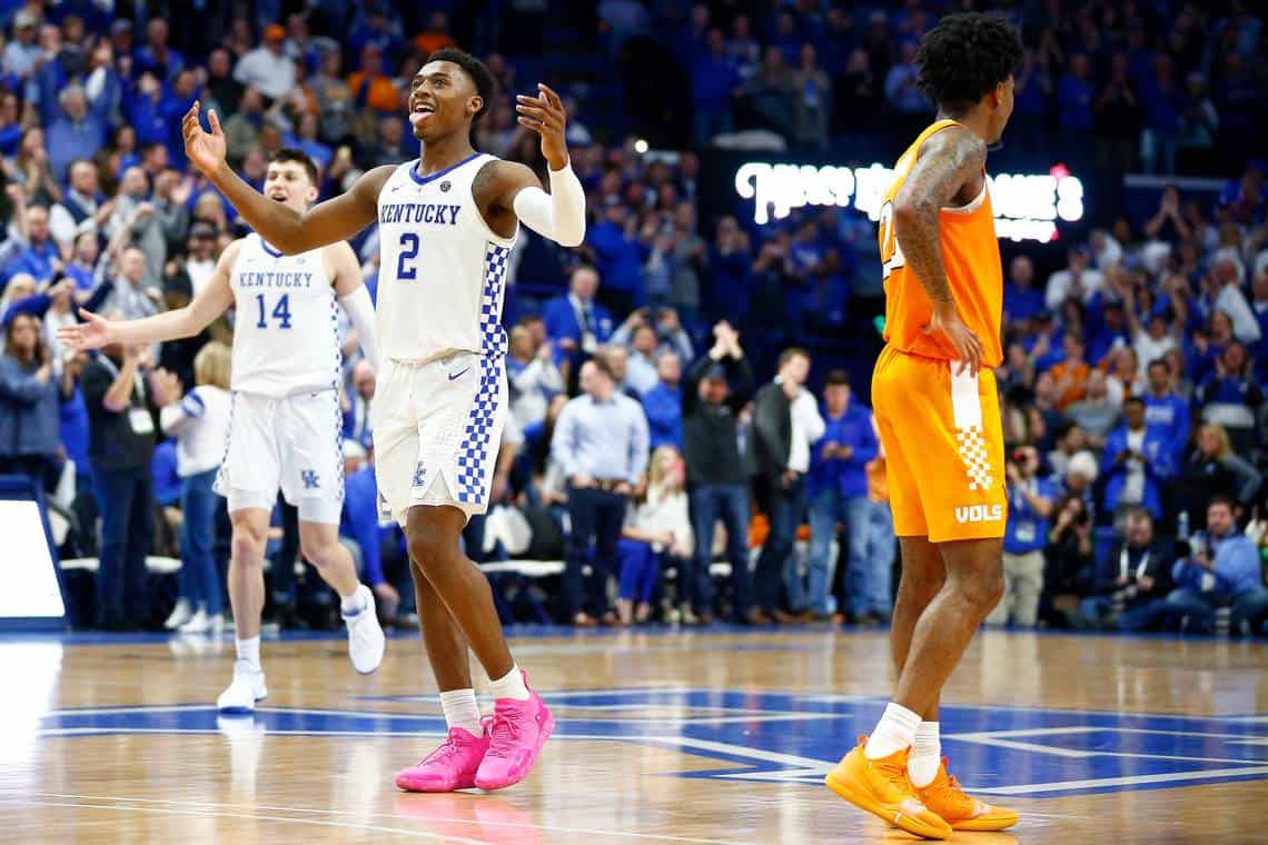 Kentucky domina, primo stop per Tennessee