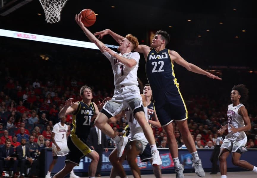 Nico Mannion tiepido ma Arizona passeggia