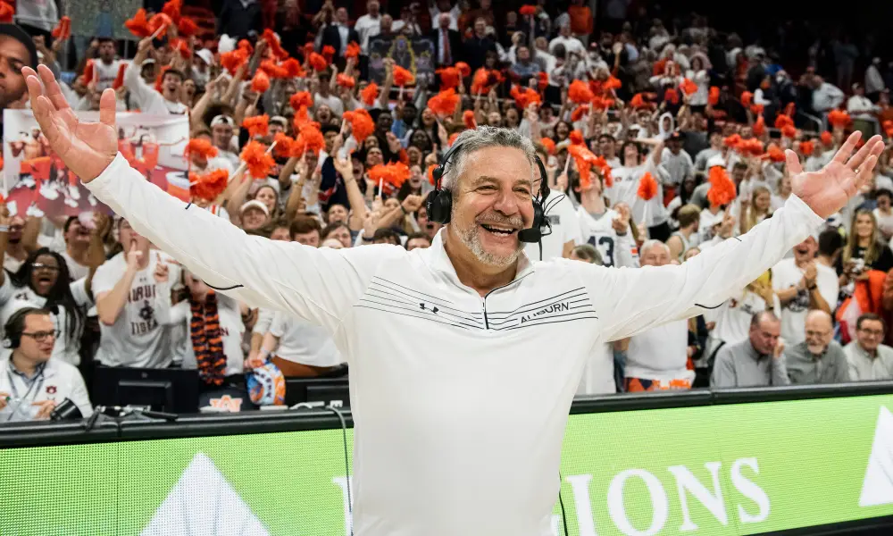 Prove di pace e vittorie per Bruce Pearl: i tour estivi dei college