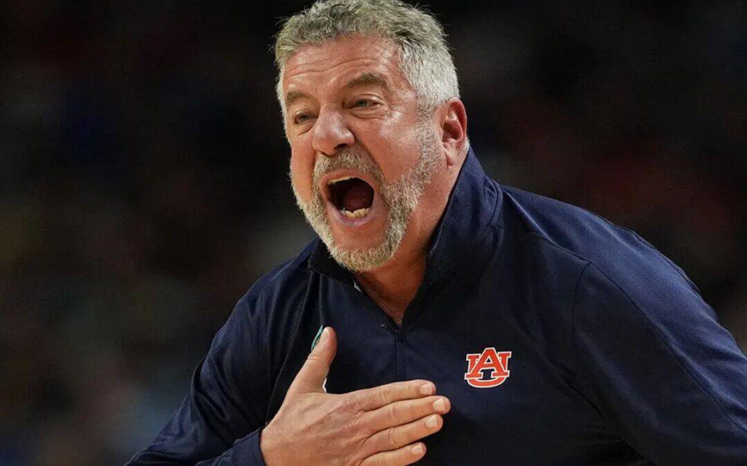 Bruce Pearl si ferma per sempre, Maikcol Perez per un anno